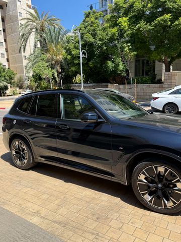ב מ וו iX3