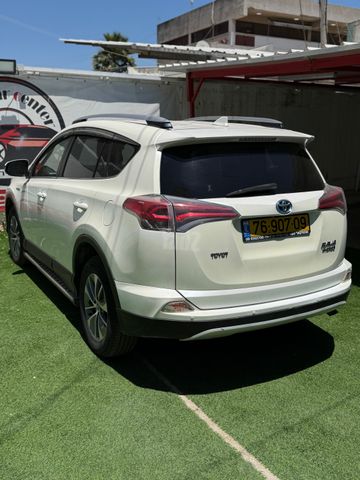 טויוטה RAV4