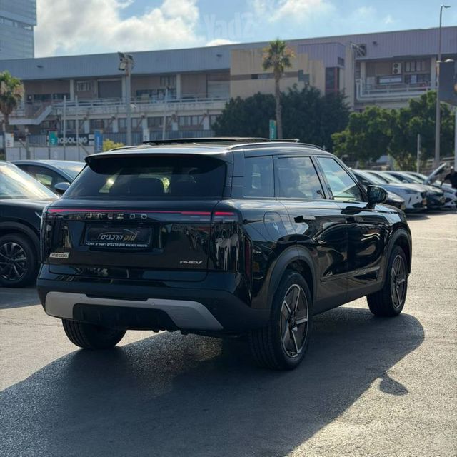 ג'אקו J7