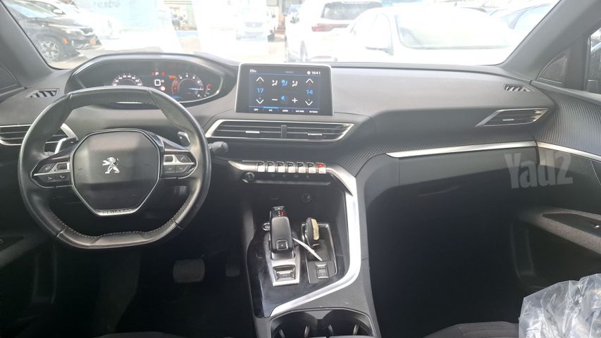 פיג'ו 3008
