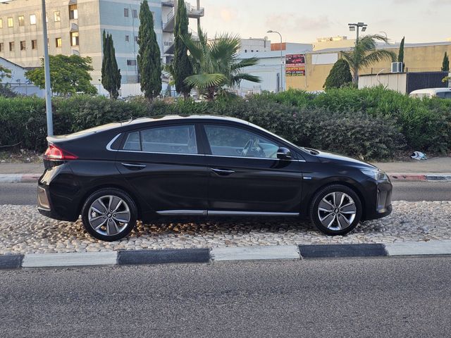 יונדאי איוניק