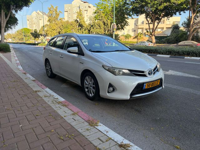 מודעת רכב טויוטה אוריס 1