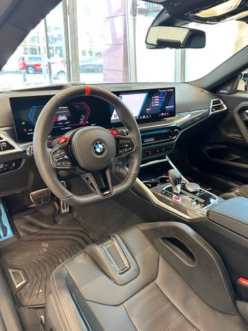 ב מ וו M2 