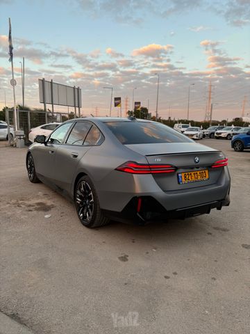 ב מ וו I5