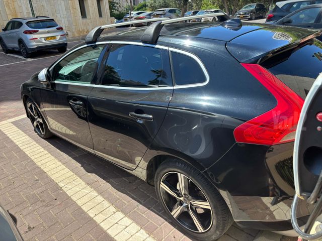 וולוו V40