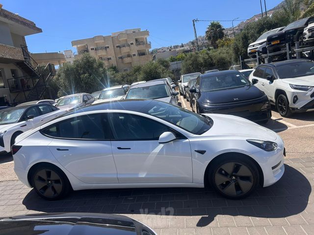 מודעת רכב טסלה מודל 3