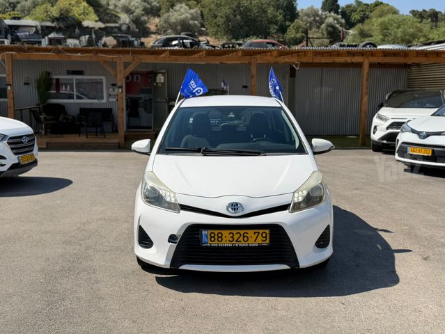 טויוטה יאריס