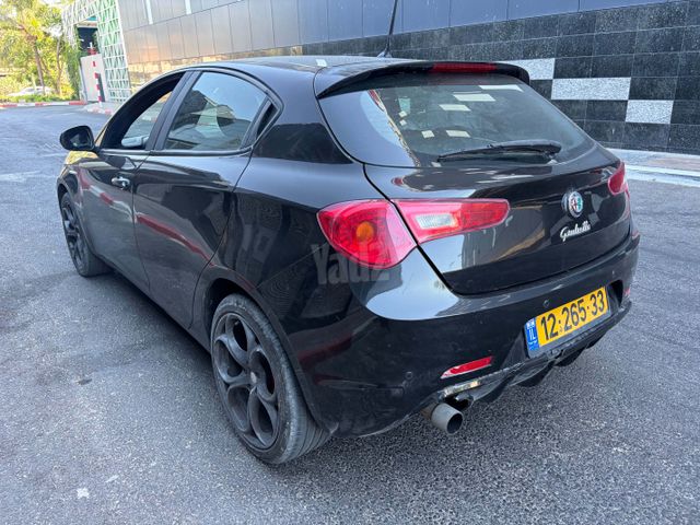 אלפא רומיאו ג'ולייטה