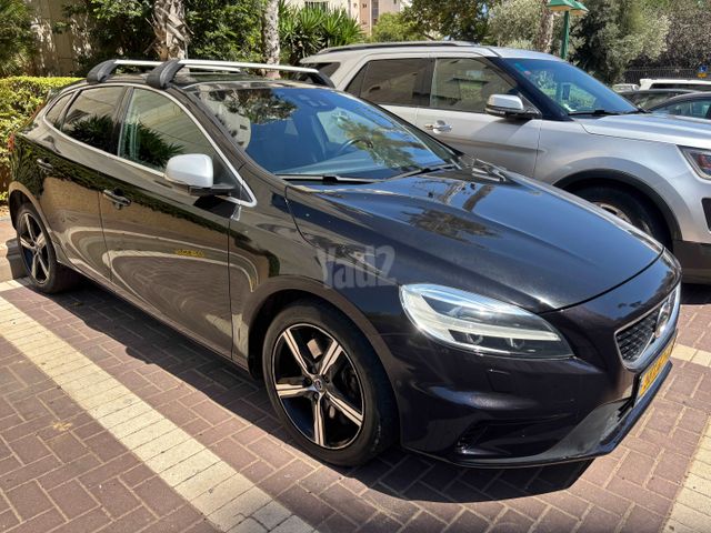 וולוו V40