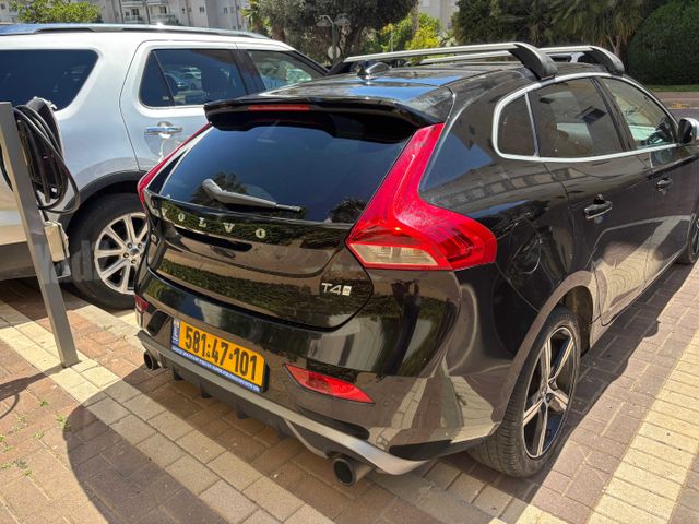 וולוו V40
