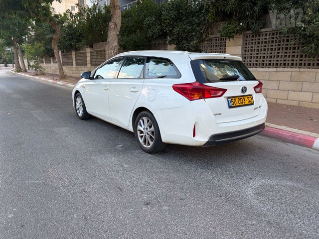 מודעת רכב טויוטה אוריס 2