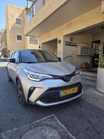 מודעת רכב טויוטה C-HR