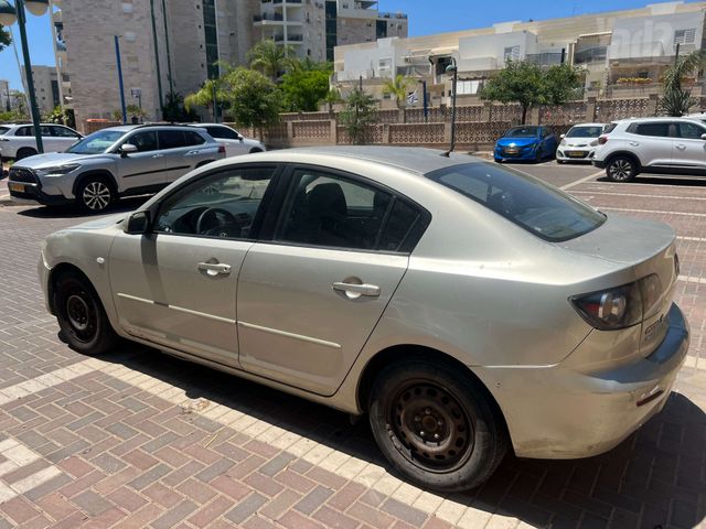 מודעת רכב מאזדה 3