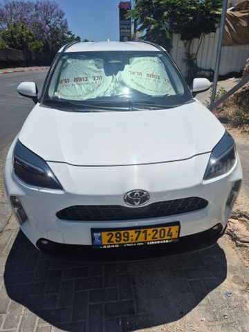 מודעת רכב טויוטה יאריס קרוס