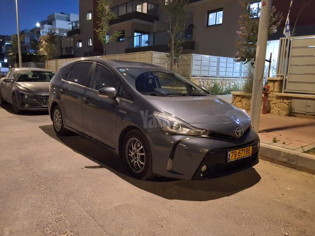 טויוטה פריוס פלוס