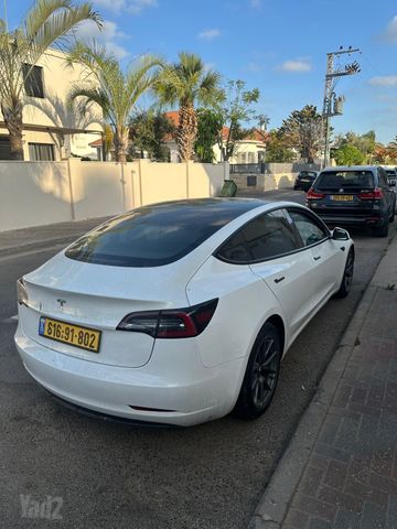 מודעת רכב טסלה מודל 3