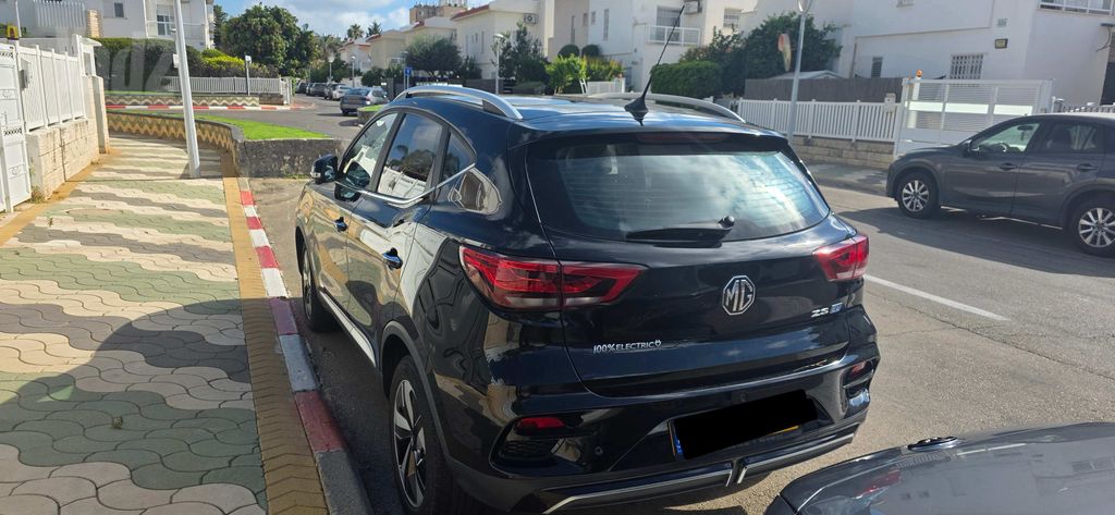 אם ג'י ZS