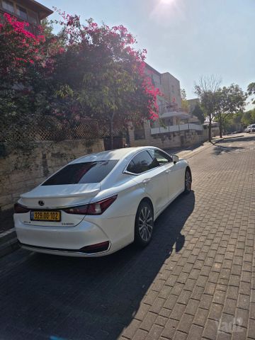 לקסוס ES