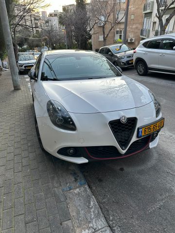 מודעת רכב אלפא רומיאו ג'ולייטה