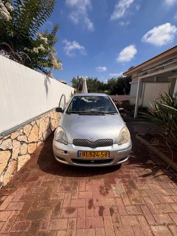 טויוטה יאריס