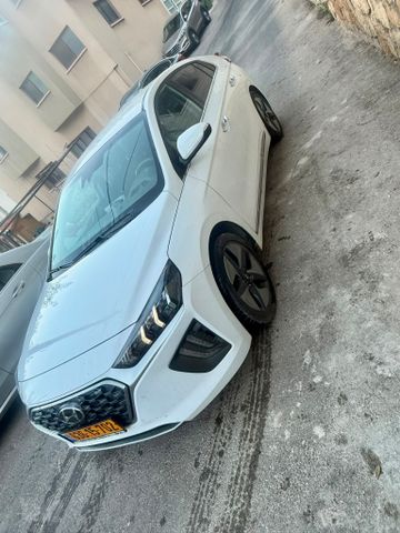 יונדאי איוניק