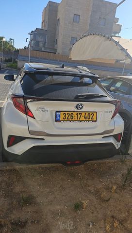 מודעת רכב טויוטה C-HR