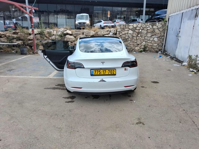 טסלה מודל 3