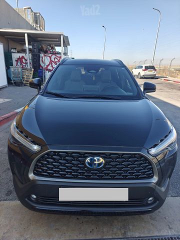 מודעת רכב טויוטה קורולה קרוס