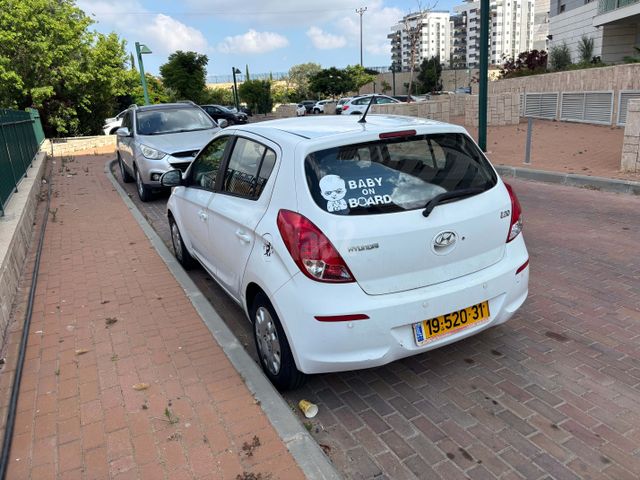 יונדאי i20