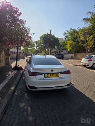 מודעת רכב לקסוס ES
