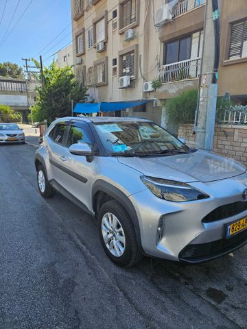 טויוטה יאריס קרוס