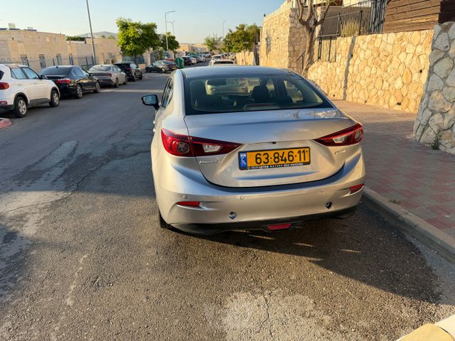 מודעת רכב מאזדה 3