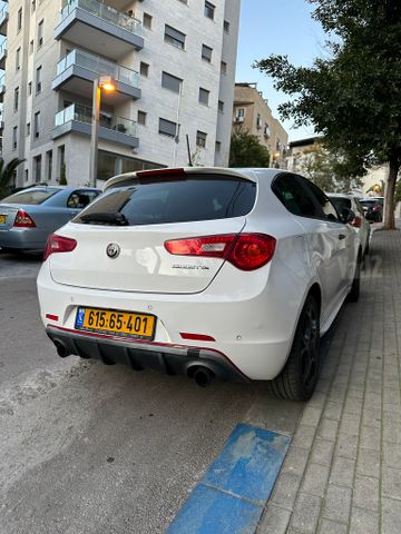 אלפא רומיאו ג'ולייטה
