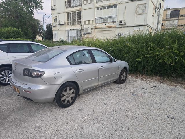 מודעת רכב מאזדה 3