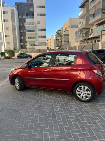 טויוטה יאריס