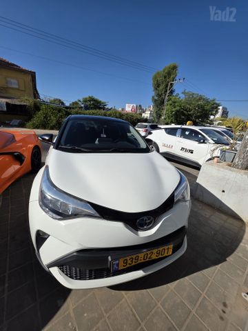 מודעת רכב טויוטה C-HR