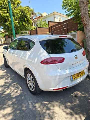 מודעת רכב סיאט לאון
