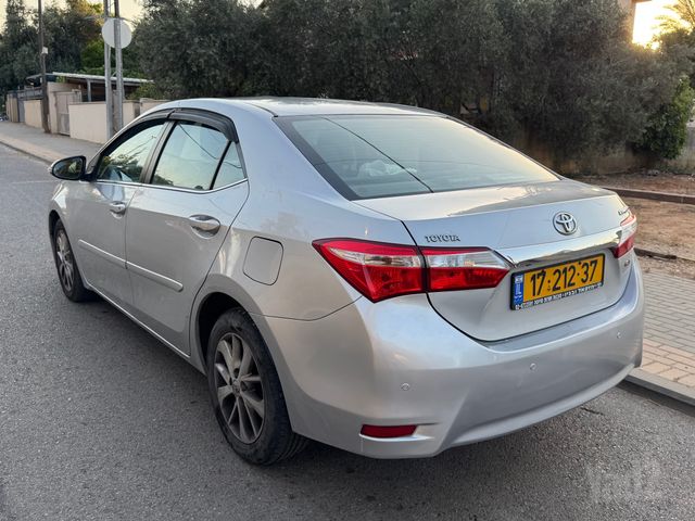 טויוטה קורולה