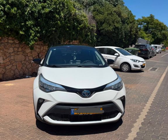 מודעת רכב טויוטה C-HR