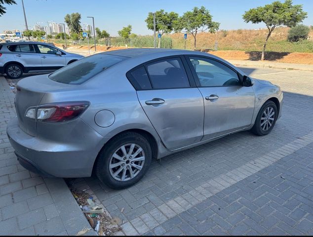 מודעת רכב מאזדה 3