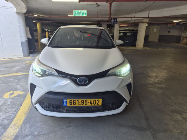 מודעת רכב טויוטה C-HR
