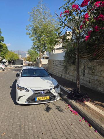 לקסוס ES