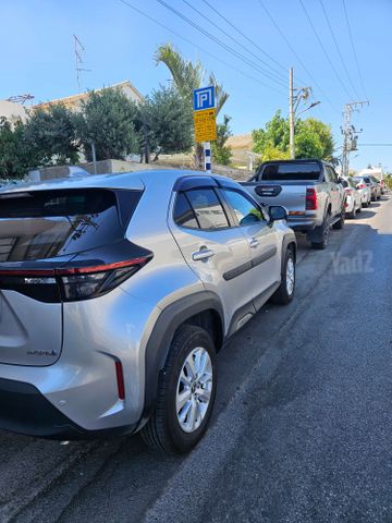 טויוטה יאריס קרוס