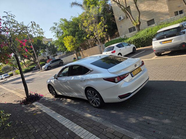 לקסוס ES