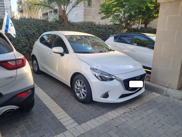 מודעת רכב מאזדה 2