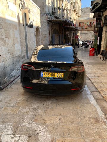 מודעת רכב טסלה מודל 3