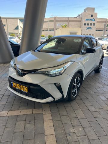 מודעת רכב טויוטה C-HR