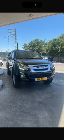 איסוזו די-מקס