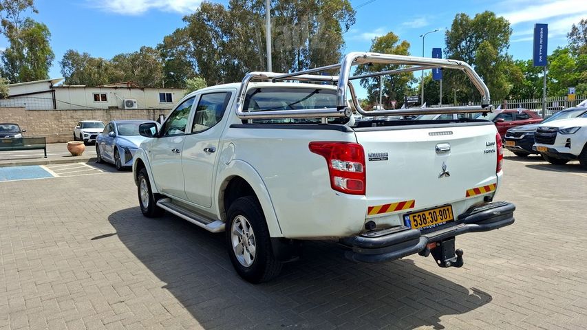 מיצובישי טרייטון / L200