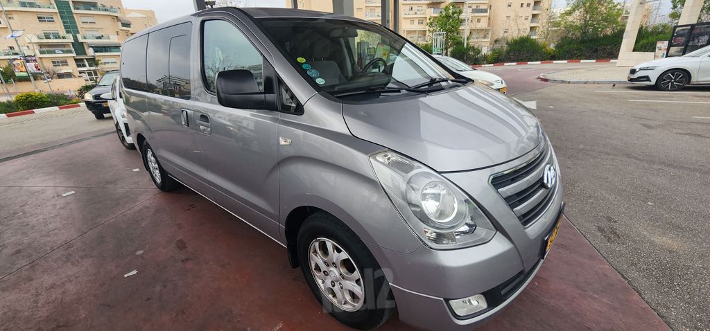 יונדאי H-1 / i800